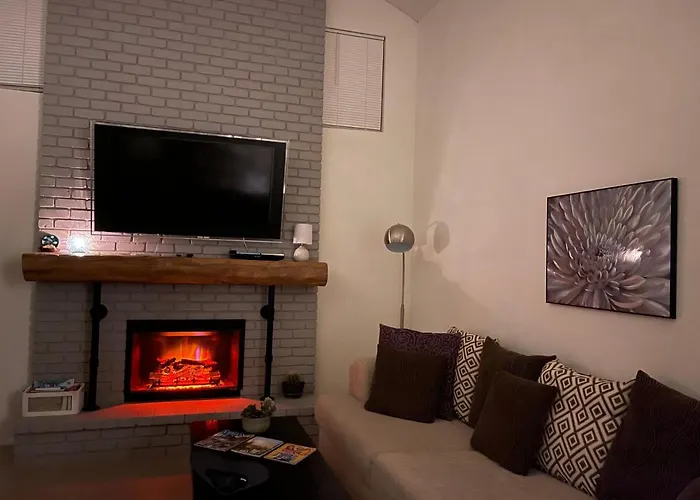 Spacious Stunning Ranch House, Hot-tub And Private Basketball Court, Near Westworld, Tpc Apartment Scottsdale