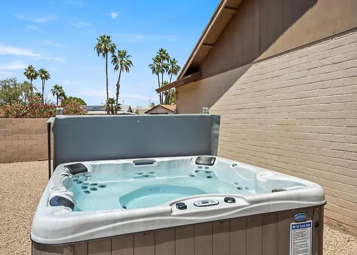 Spacious Stunning Ranch House, Hot-tub And Private Basketball Court, Near Westworld, Tpc Apartment Scottsdale
