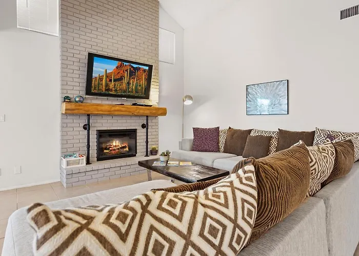 Spacious Stunning Ranch House, Hot-tub And Private Basketball Court, Near Westworld, Tpc Scottsdale