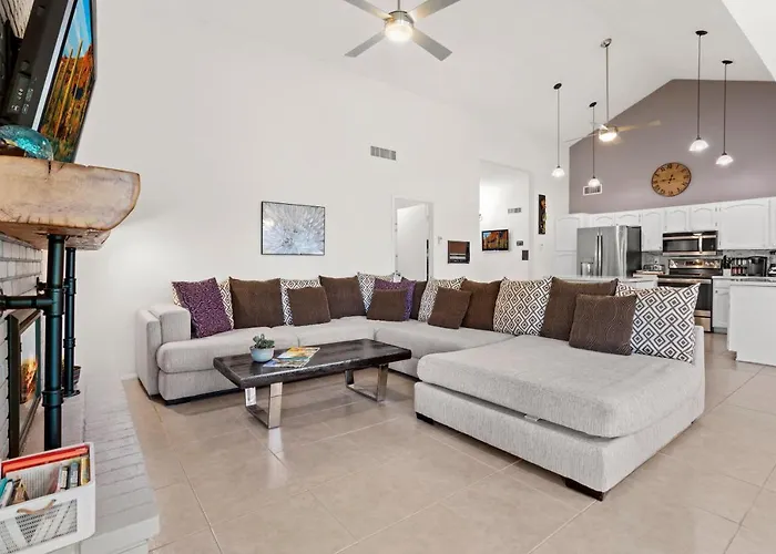 Spacious Stunning Ranch House, Hot-tub And Private Basketball Court, Near Westworld, Tpc *