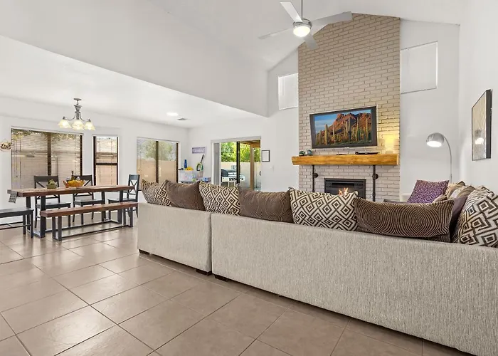 Spacious Stunning Ranch House, Hot-tub And Private Basketball Court, Near Westworld, Tpc Apartment